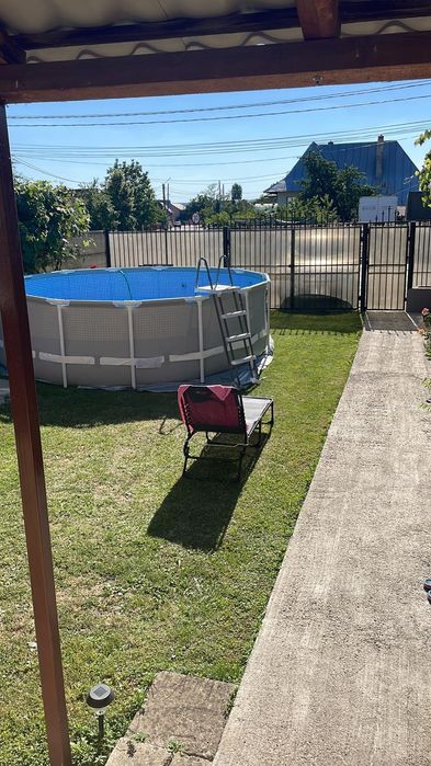 Vând piscina + accesorii