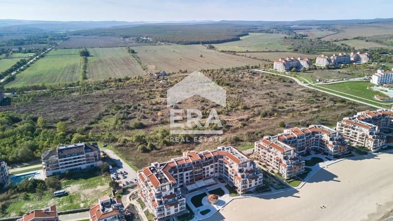 Инвестиционен имот за курортно строителство на 50 м от плажа в гр. Обз