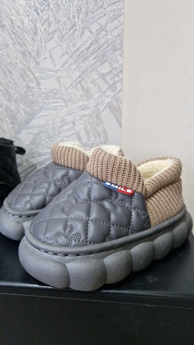 Продам детские ботинки