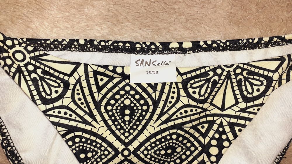 Продавам - Нов дамски бански - S/M размер - бледо жълт цвят с черно.