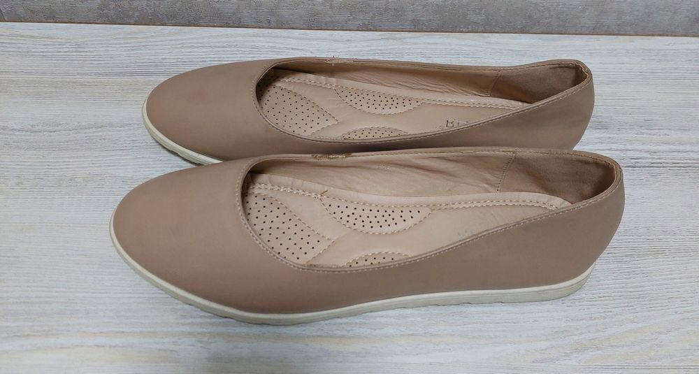 Женская  обувь .