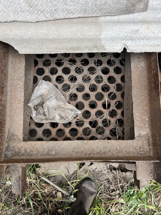 Колодезный люк, ливневки.