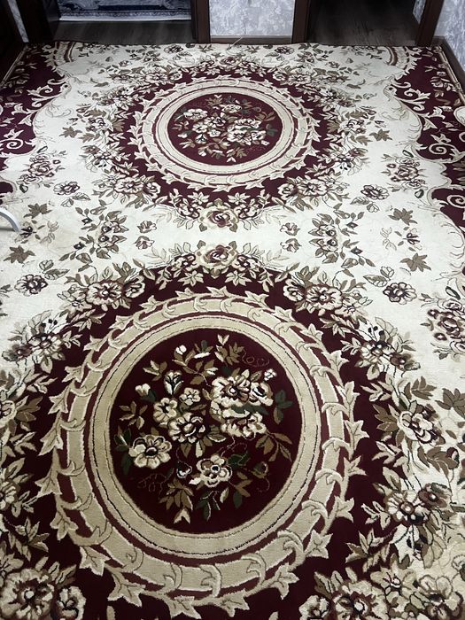 Продается ковер в хорошем состояние