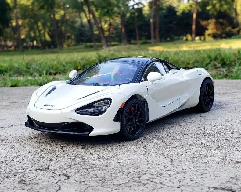 Vand macheta scara 1/24 McLaren 720S cu lumini si sunete