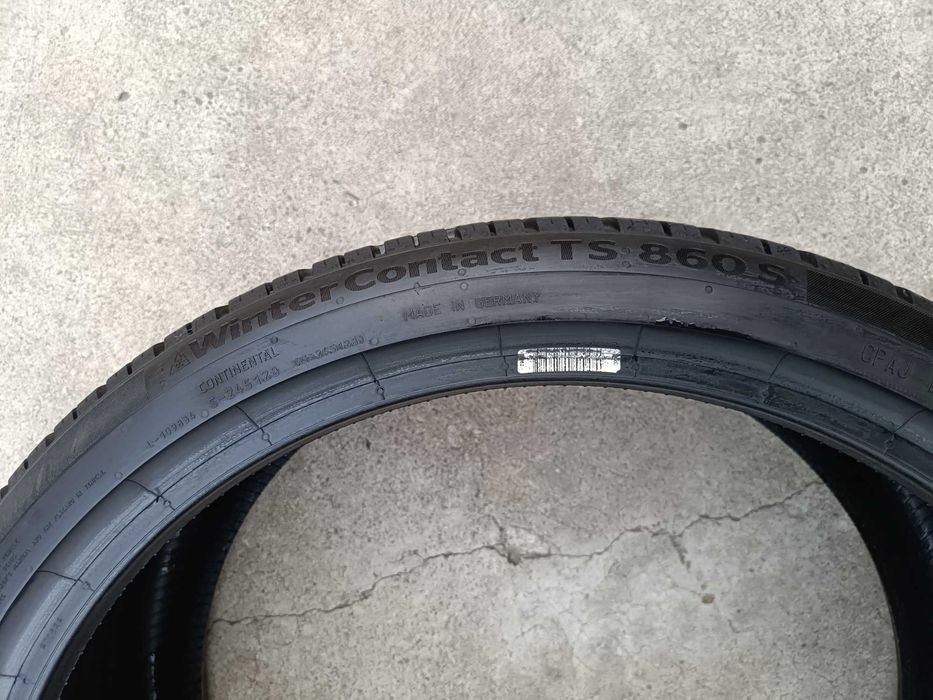 Doua anvelope iarna 235 35 20 continental wintercontact TS 860S 7,5 mm