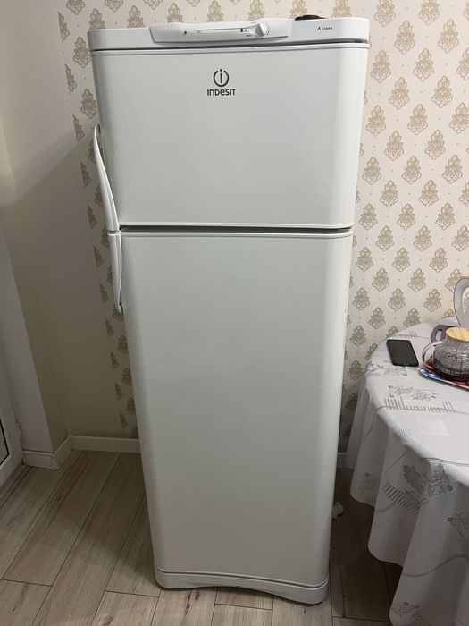 Холодильник indesit