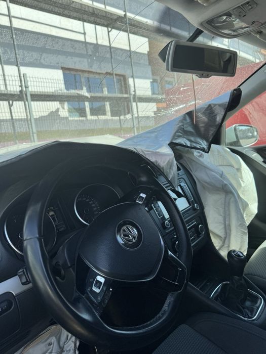 Автомобилът е след ПТП и в момента е спрян от движение. Продава се в състоянието, което се вижда на снимките.