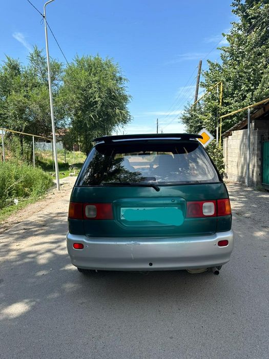Продам автомобиль тоиота ипсум 1997 года.