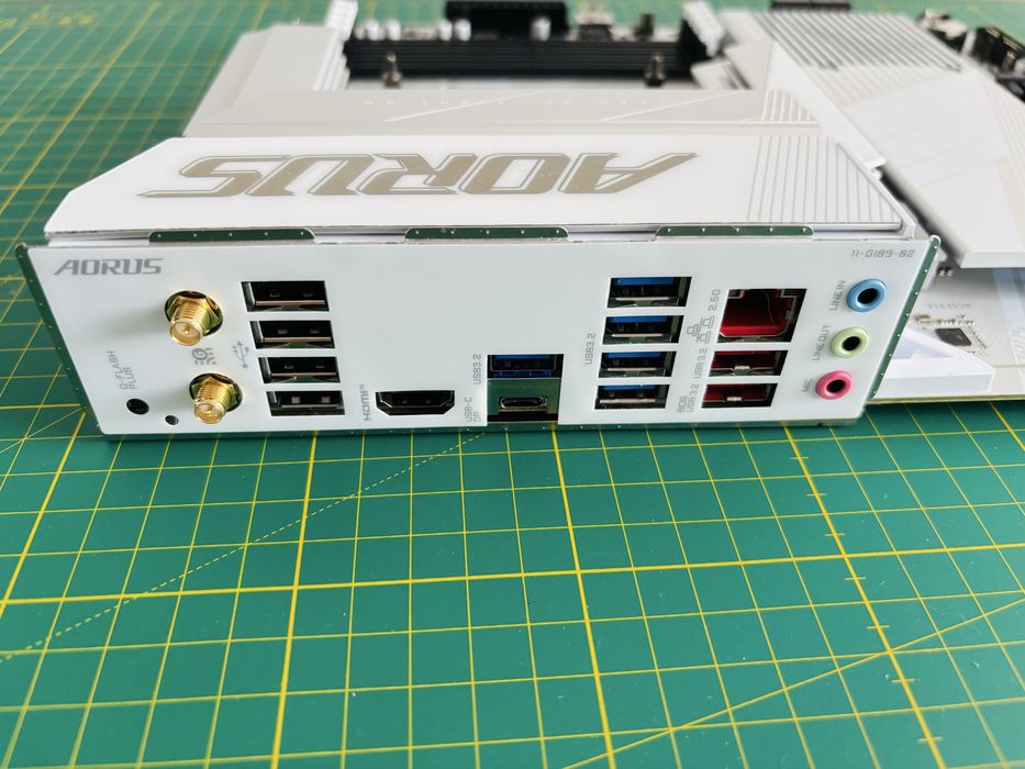 Placa de baza Gaming AM5 b650e aorus gigabyte ice alba