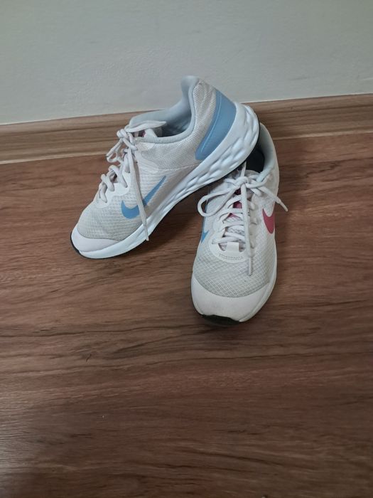 Детски маратонки на найк