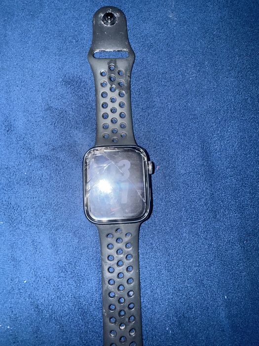 Apple watch se .