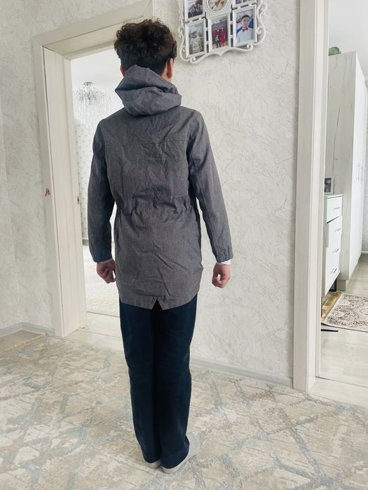 куртку весенюю продам