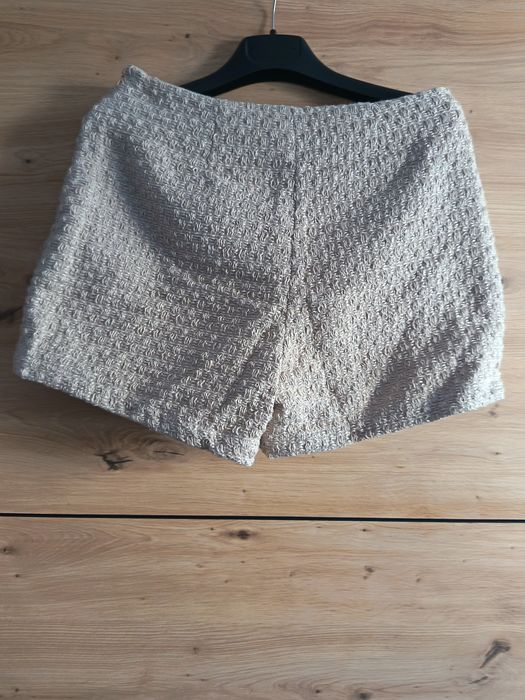 Pantaloni scurți din boucle mărimea 40 cu talie înaltă
