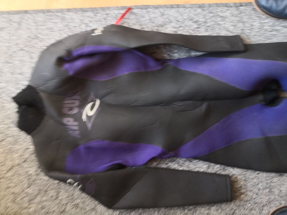 Vind costum de neopren 400 lei