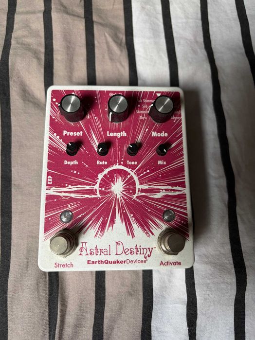 Ефект за китара EarthQuaker Devices Astral Destiny