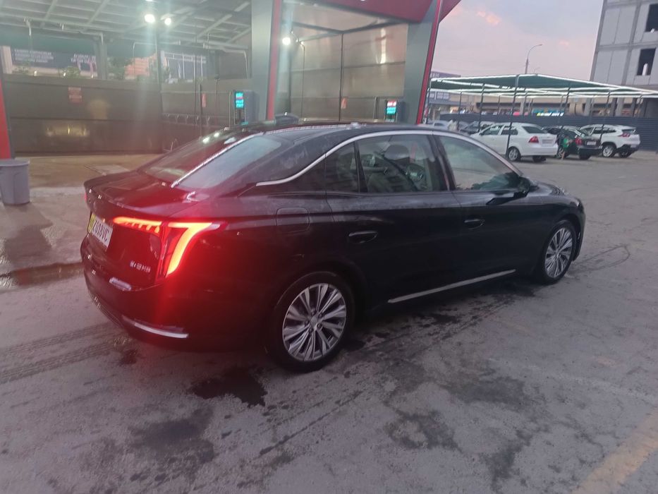 Продам свою машину HONGQI EQM5