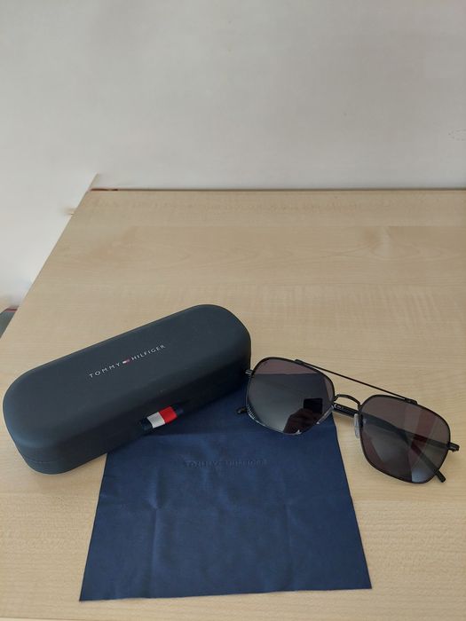 Tommy Hilfiger слънчеви очила