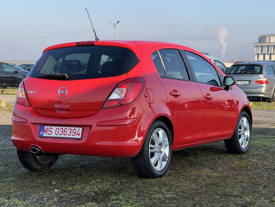 Opel Corsa 2012 Benzina