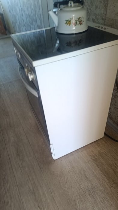 Продам электро плиту