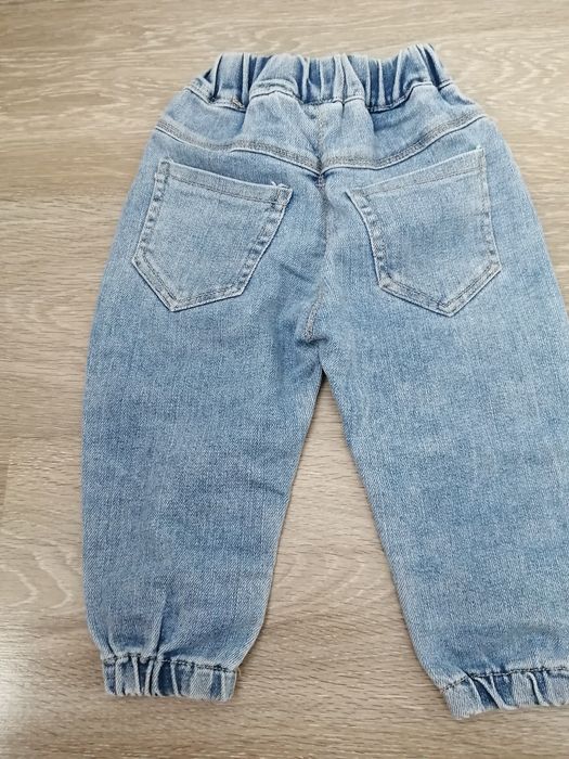 Продам детские  джинсы