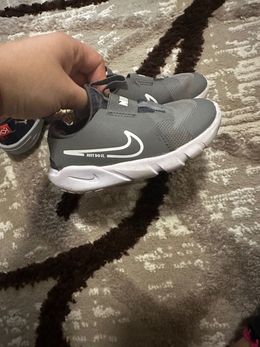 Маратонки Nike .