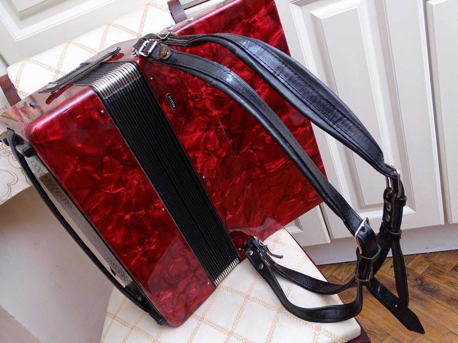 Перфектен акордеон Велтмайстер Серино 60 баса НОВ.