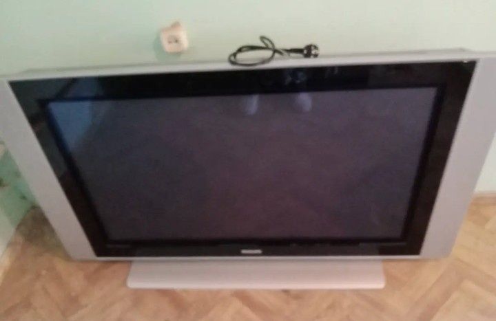 Продаётся  б/у ковры , сундук мебе