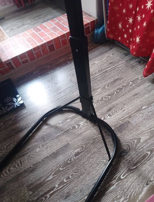 Masuta reglabila laptop cu mic defect