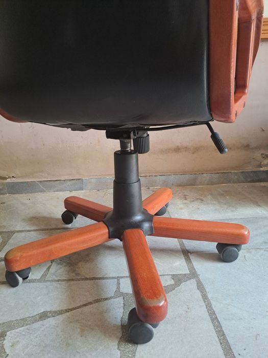 Голям офис стол еко кожа