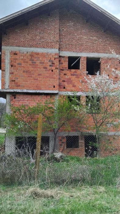 Продава къща в с.Згурово обл.Кюстендил