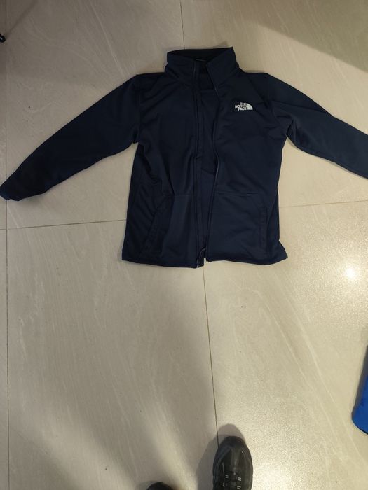 the north face горнище.Не е носено,няма никакви забележки.Приема се преглед