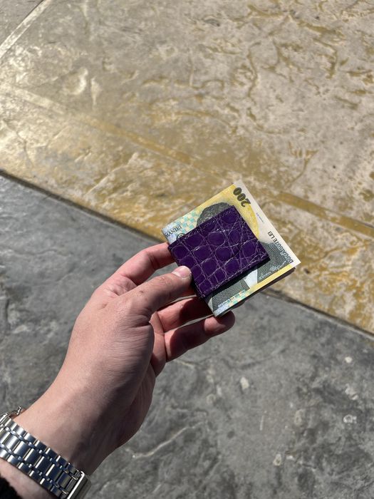 Clip magnetic pentru bani din piele de crocodil – lucrat manual