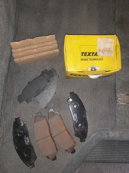 Продам тормозные колодки  на хонду Пидот