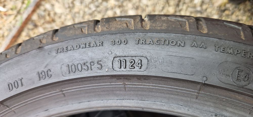 2 Anvelope Bridgestone 225 40 R19 de vara. Dot 2024