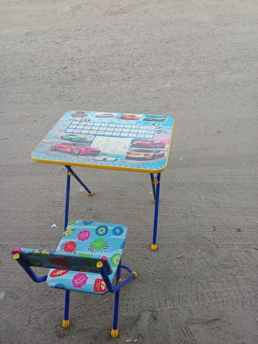 Детский столик со стулом