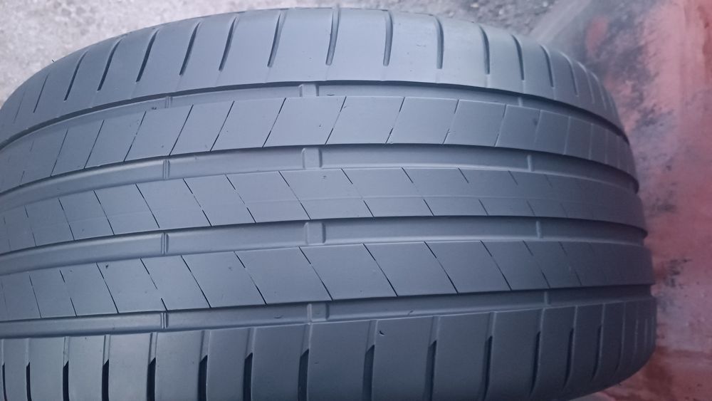 255/35/21 Bridgestone