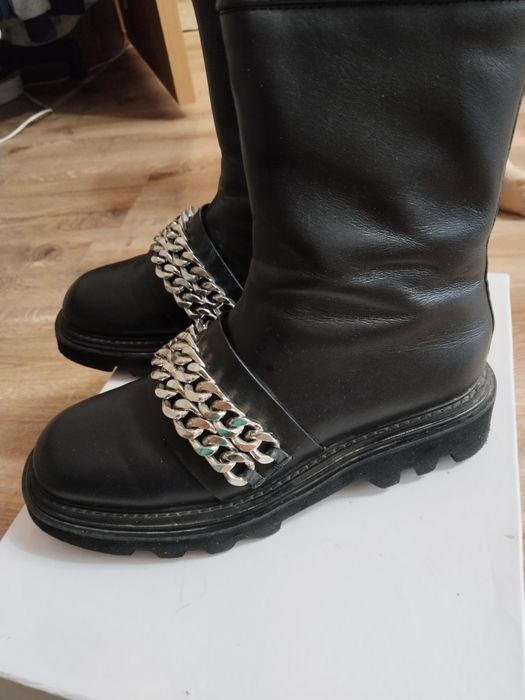 Продам женские кожаные ботинки