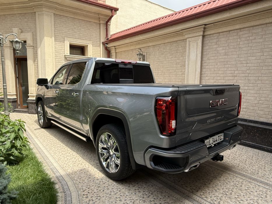 GMC Sierra Denali 6.2 L