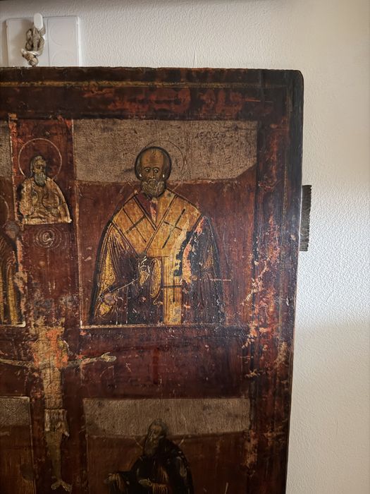 Icoana Veche, deosebita