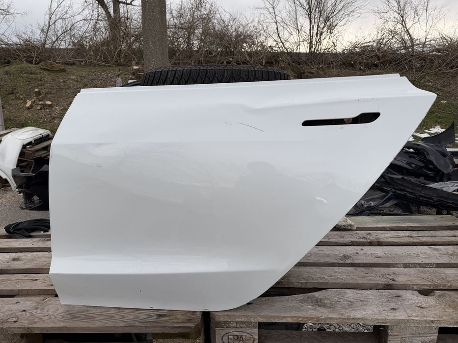 Врата Tesla Model 3