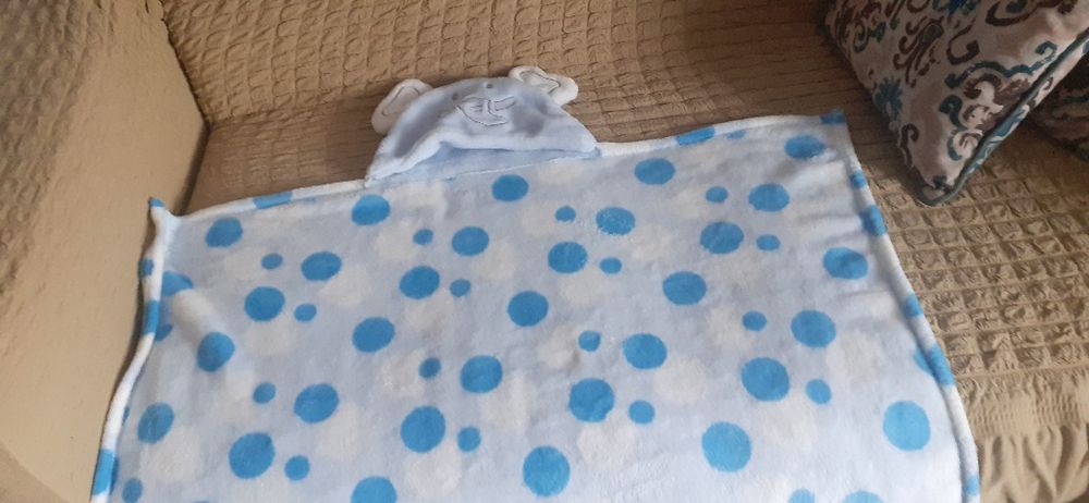 Детско одеяло с качулка