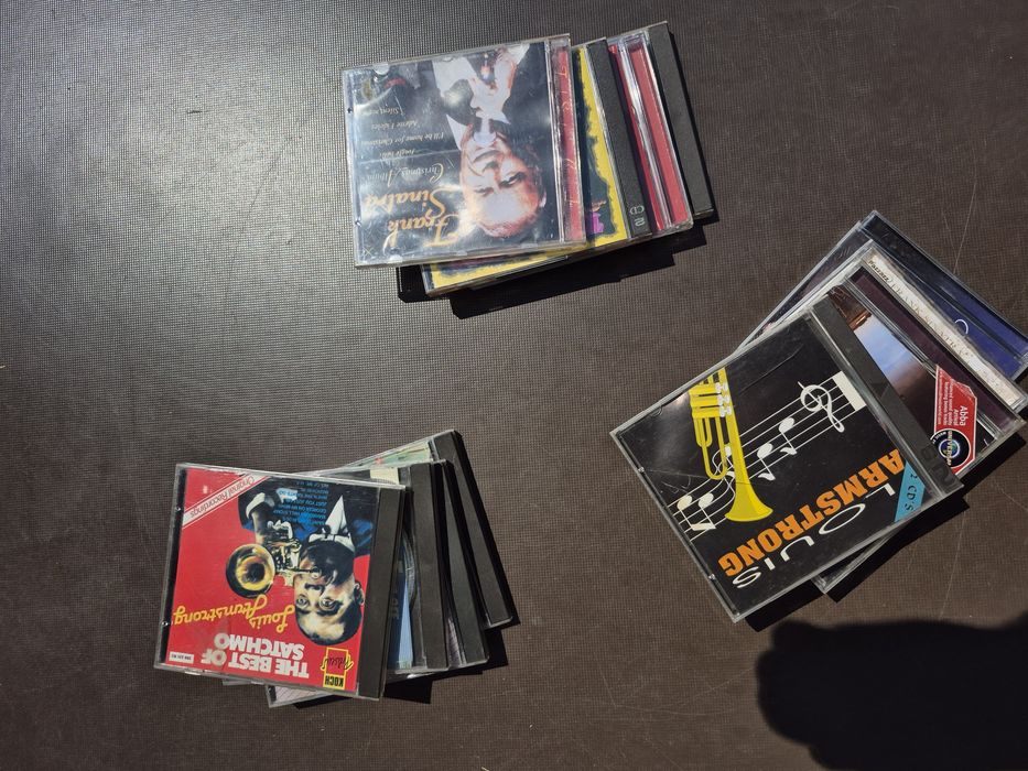 Vând Lot 12 CD muzica usoara straina mixta Jazz ,Luis Armstrong, Frank Sinatra, Tom Jones, NAT KING COLE...etc