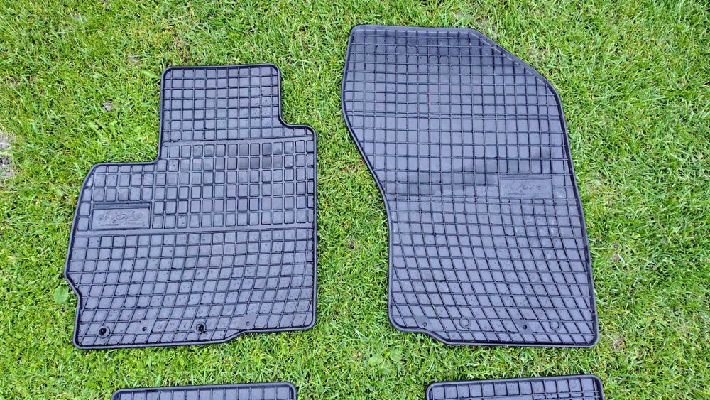 Гумени стелки на Frogum серия El Toro за Citroen C-Crosser, Mitsubishi Outlander, Peugeot 4007 2007-2012, 4 части, черни