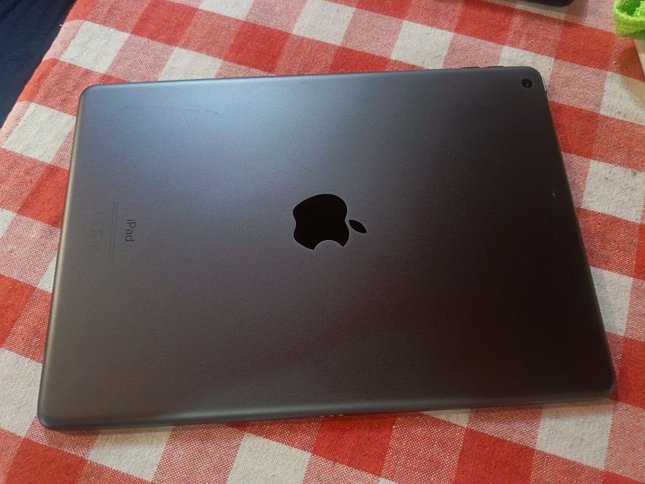 Vând ipad generația a 8 a