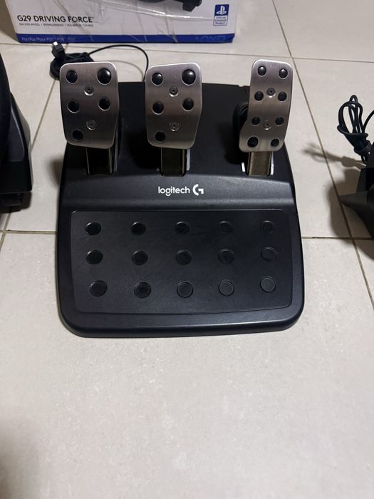 Volan Logitech G29+Pedale+Schimbator / Pretul e in lei!