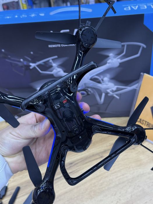 Квадрокоптер на радиоуправлении Квадрокоптер на радиоуправлении