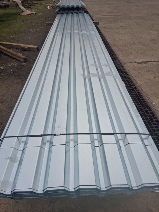 Vând tablă cutată h35 preț  bomba⁉️⁉️⁉️⁉️⁉️
3metri 
4,20metri lungime