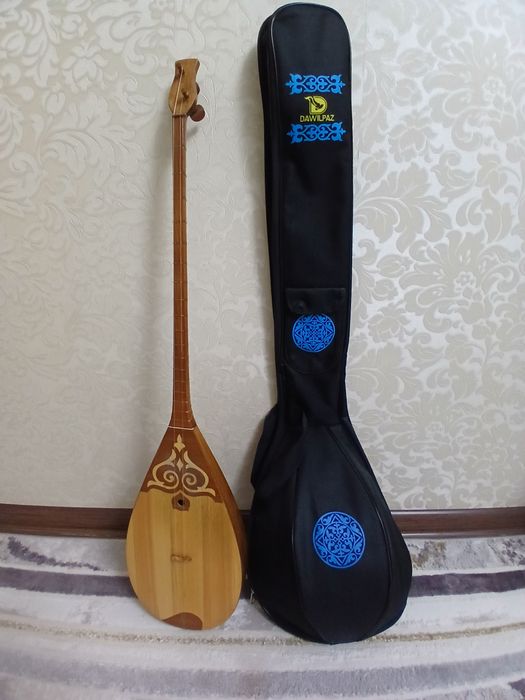 Домбыра с чехлом