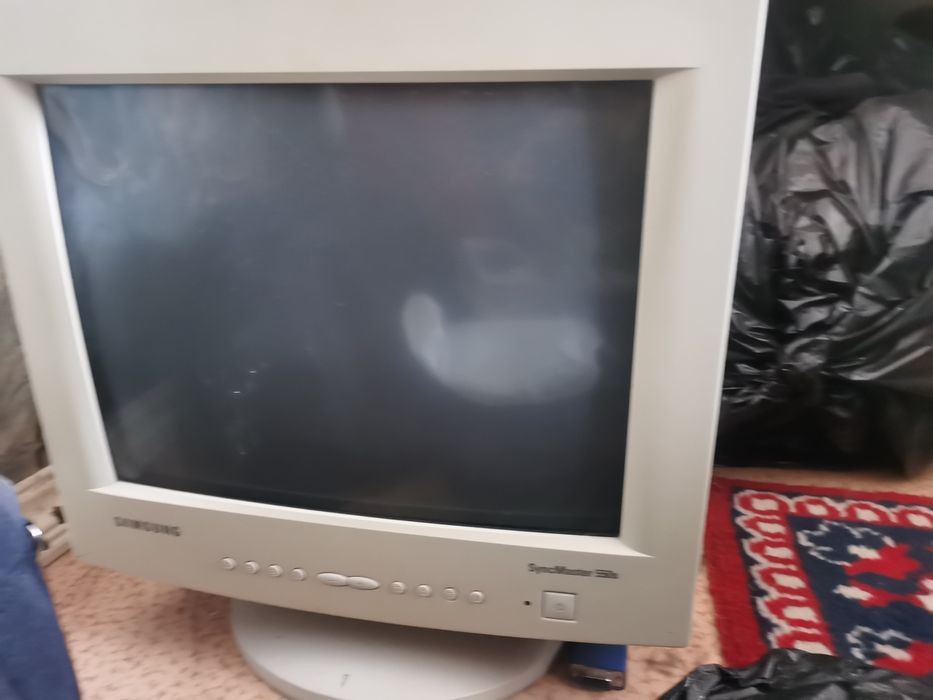 Продам монитор старый Самсунг 15диаг.