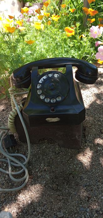 Ретро стенен часовник, телефон,ютия